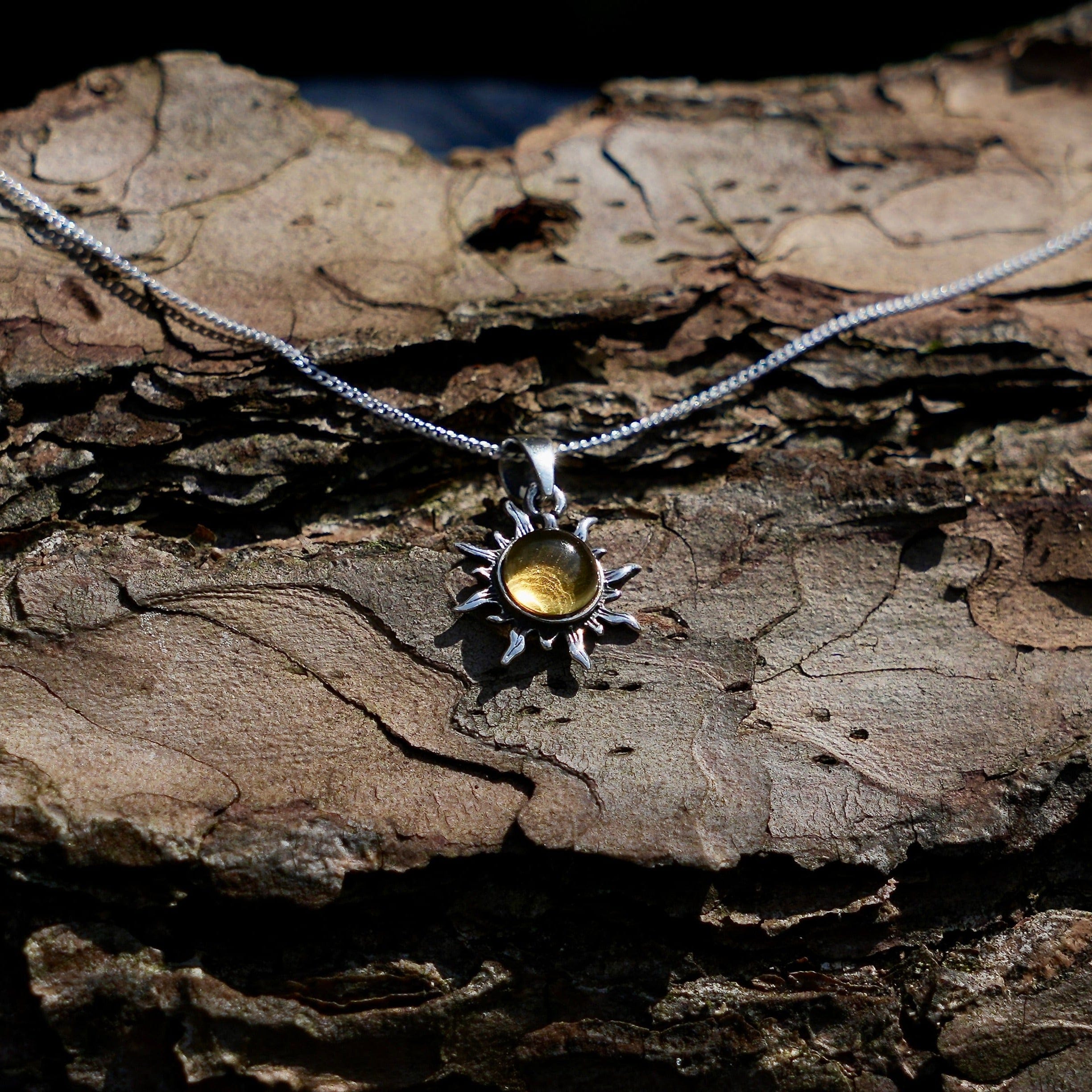 Hanger in de vorm van een zon met Citrien