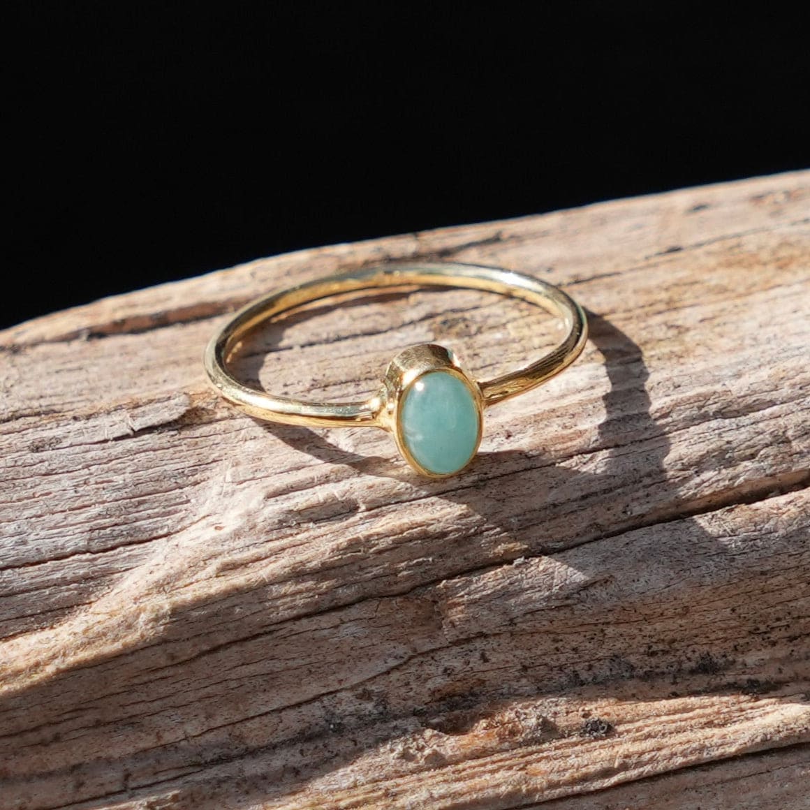 goldplated ring met ovale amazoniet