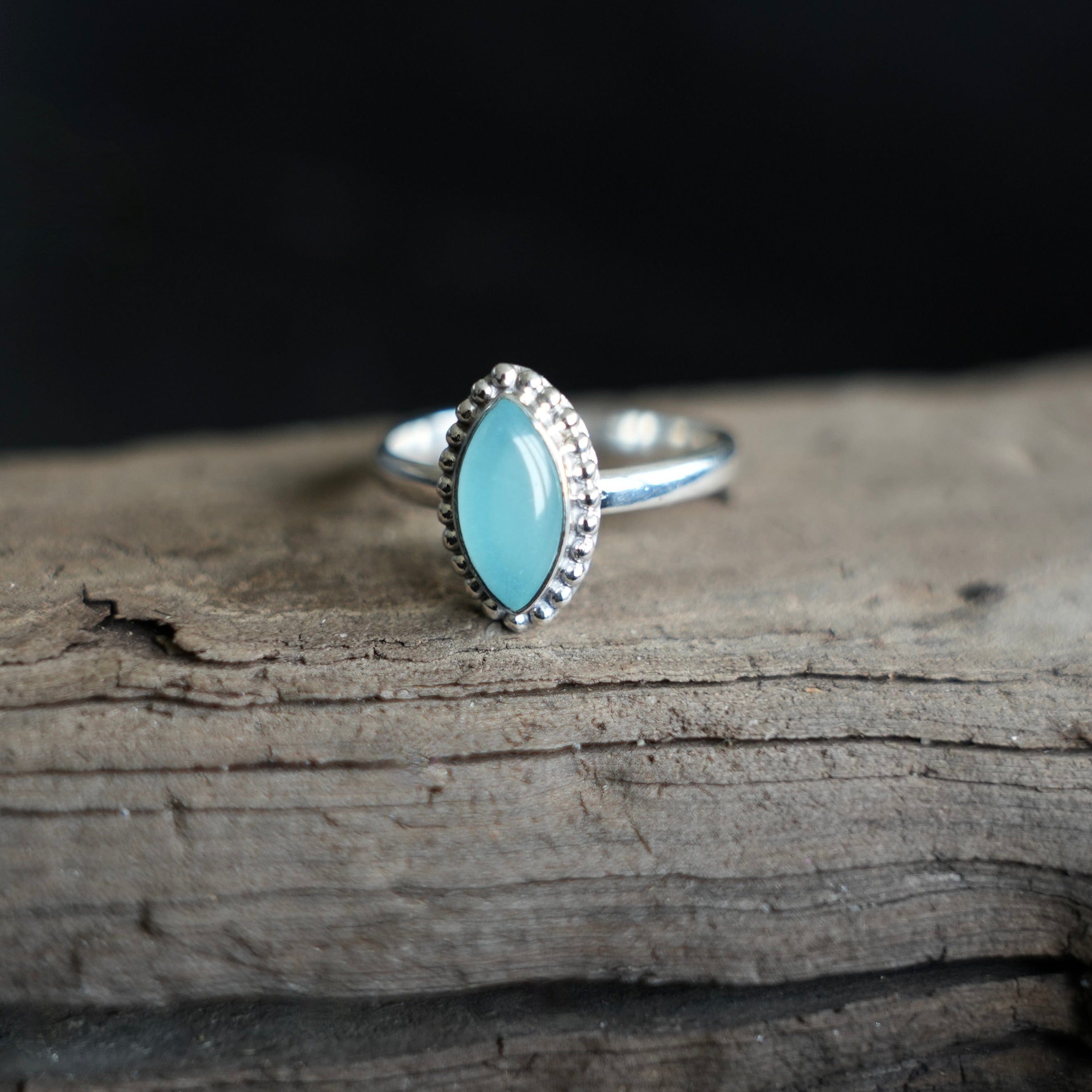 Ring in markies vorm met aqua Chalcedoon