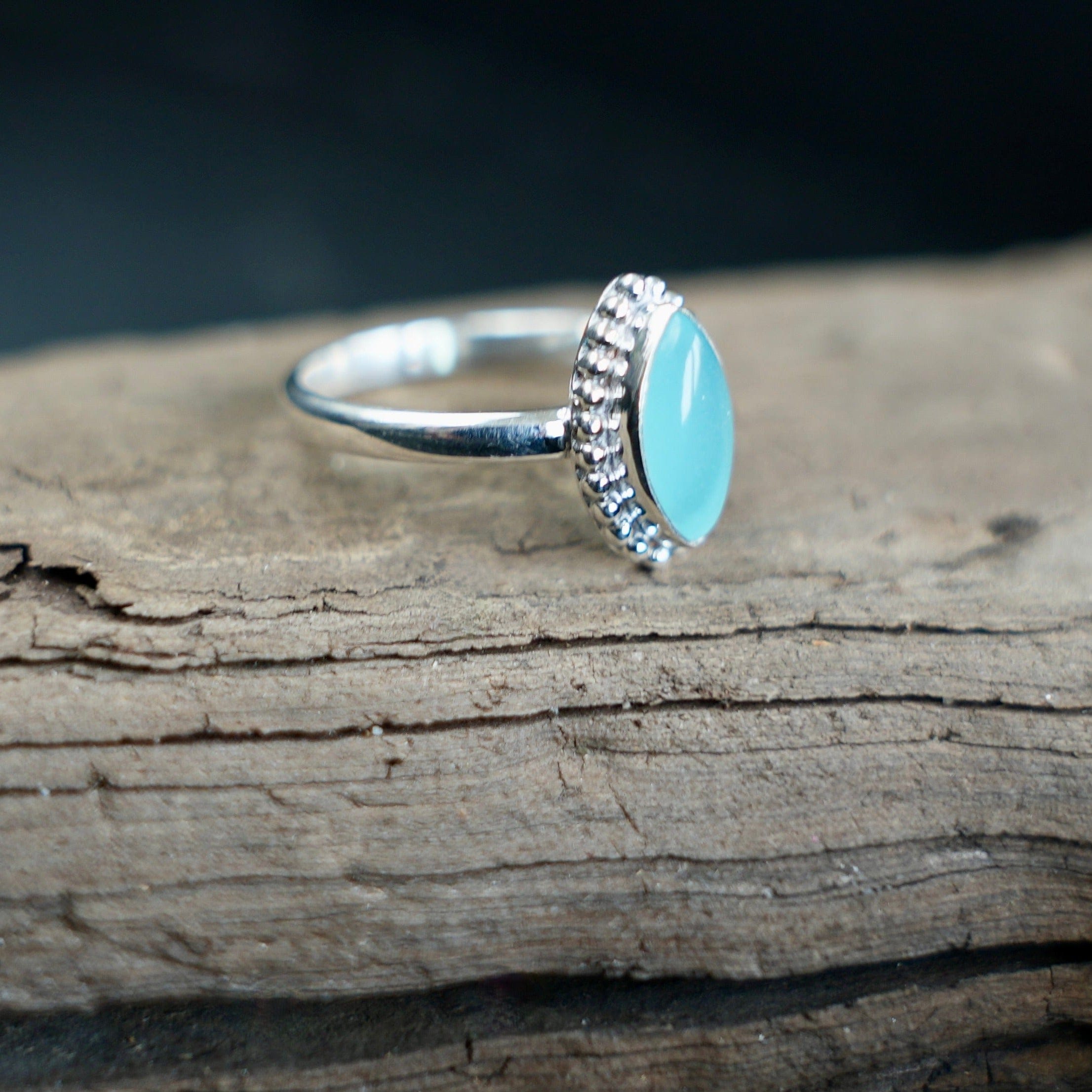 Zijaanzicht ring met Aqua Chalcedoon